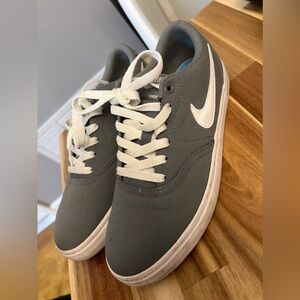NIKE SB Grey Women’s size 8.5